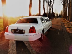 limousine huren-limo huren-goedkoop limousine huren brabant-in2heaven-witte lincoln