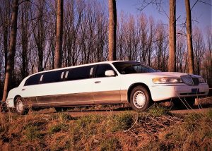 in2heaven-witte-lincoln-limousine
