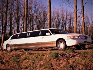 in2heaven-witte-lincoln-limousine