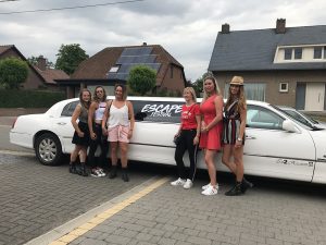 partyvervoer witte limousine