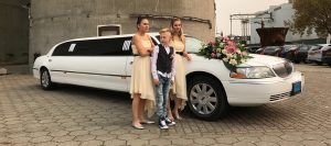 huwelijk met witte limousine