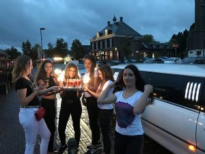 verjaardag met een witte limousine